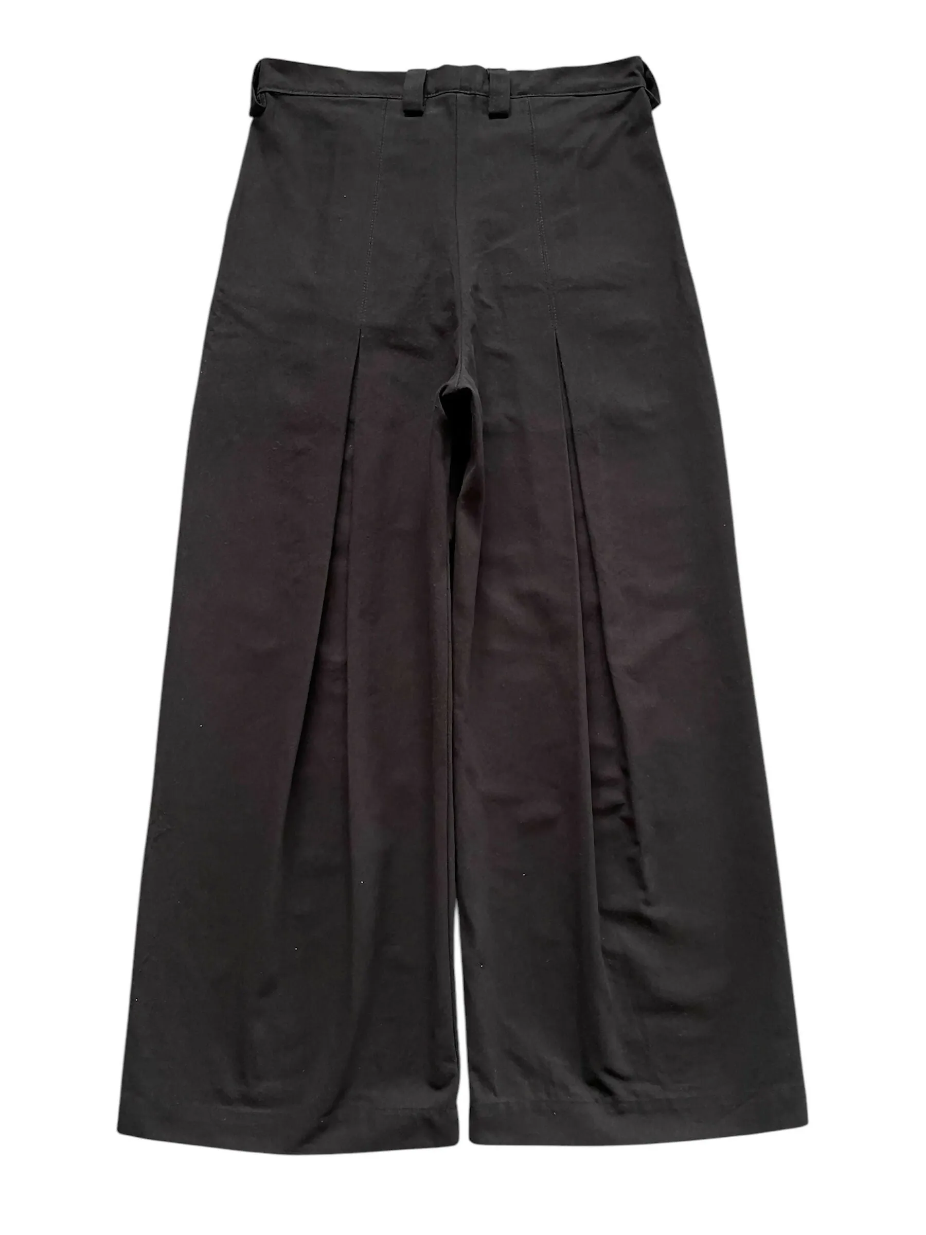 Back pleat jeans